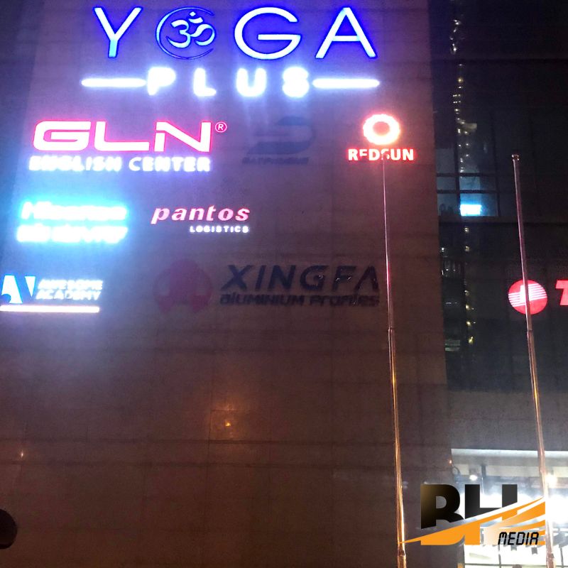 Bảng hiệu chữ nổi