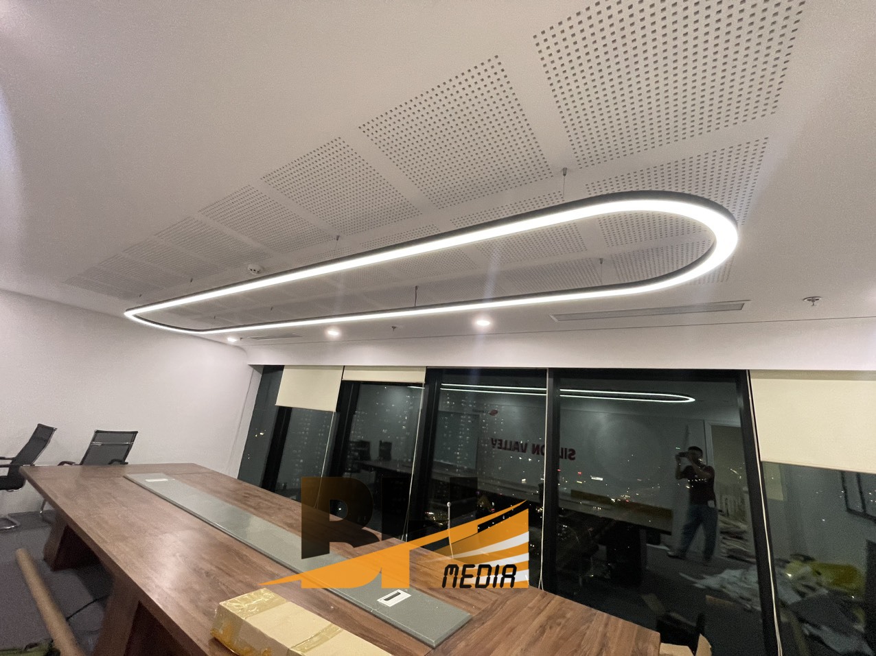 Hoàn thành công trình đèn LED thanh nhôm uốn cong định hình cho đối tác Hàn Quốc