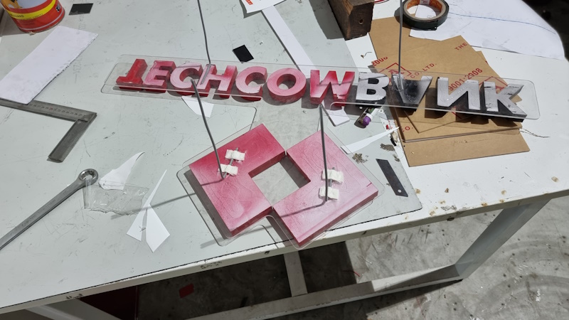 Bảng hiệu đẹp đơn giản BH61